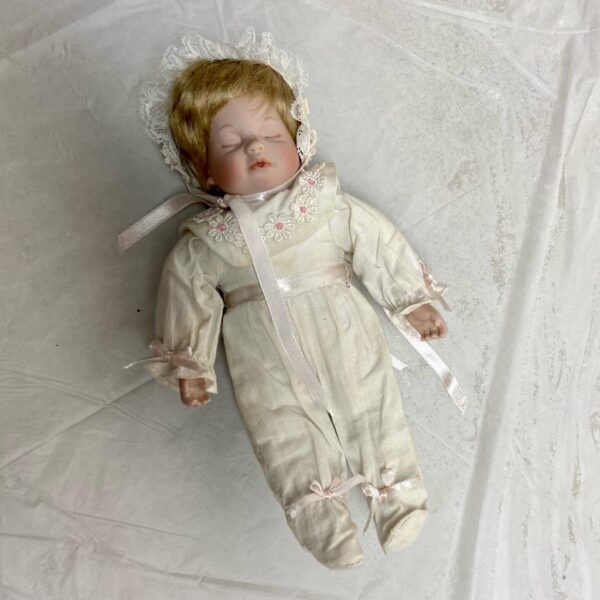 Vintage, 1998, 9-inch Ashton Drake Galleries Sleeping Doll