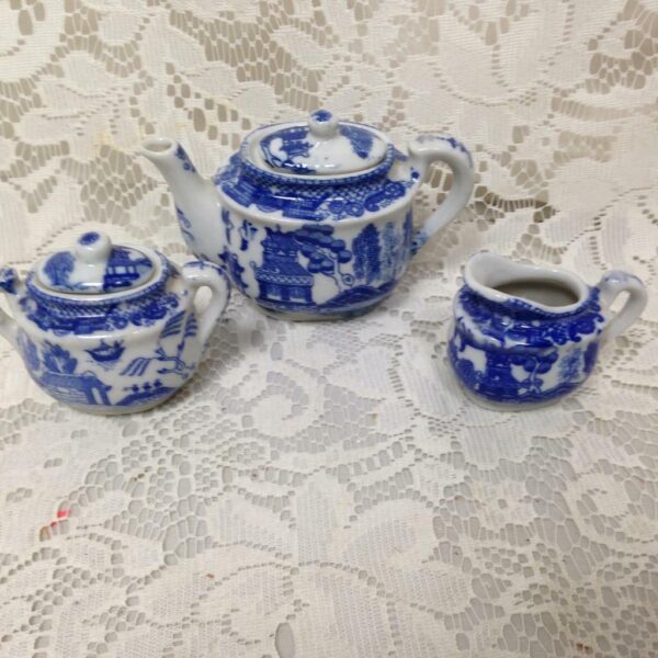 Vintage, Occupied Japan, Blue Willow, 19pc Child’s Tea Set -Wicker Picnic Basket