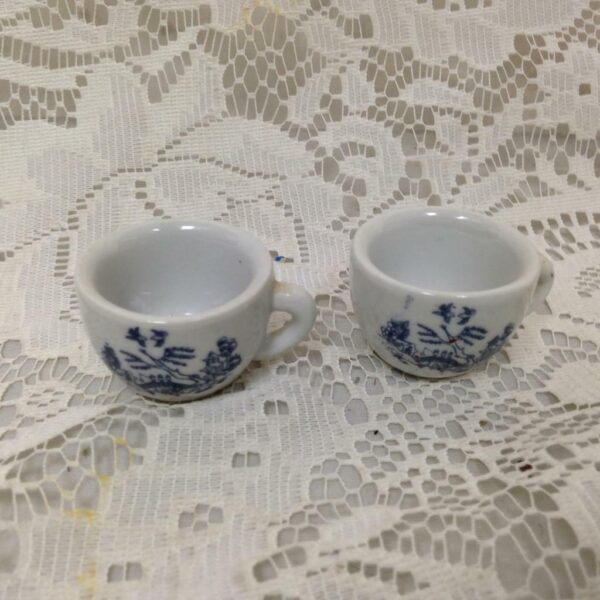 Vintage, Japan, Blue Willow, 8pc Child’s Tea Set - White Wicker Hope Chest