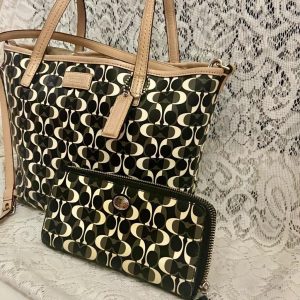 Coach - 26201 Park Metro Dream C 2-way Tote-Crossbody Bag-Matching Wallet (2013)