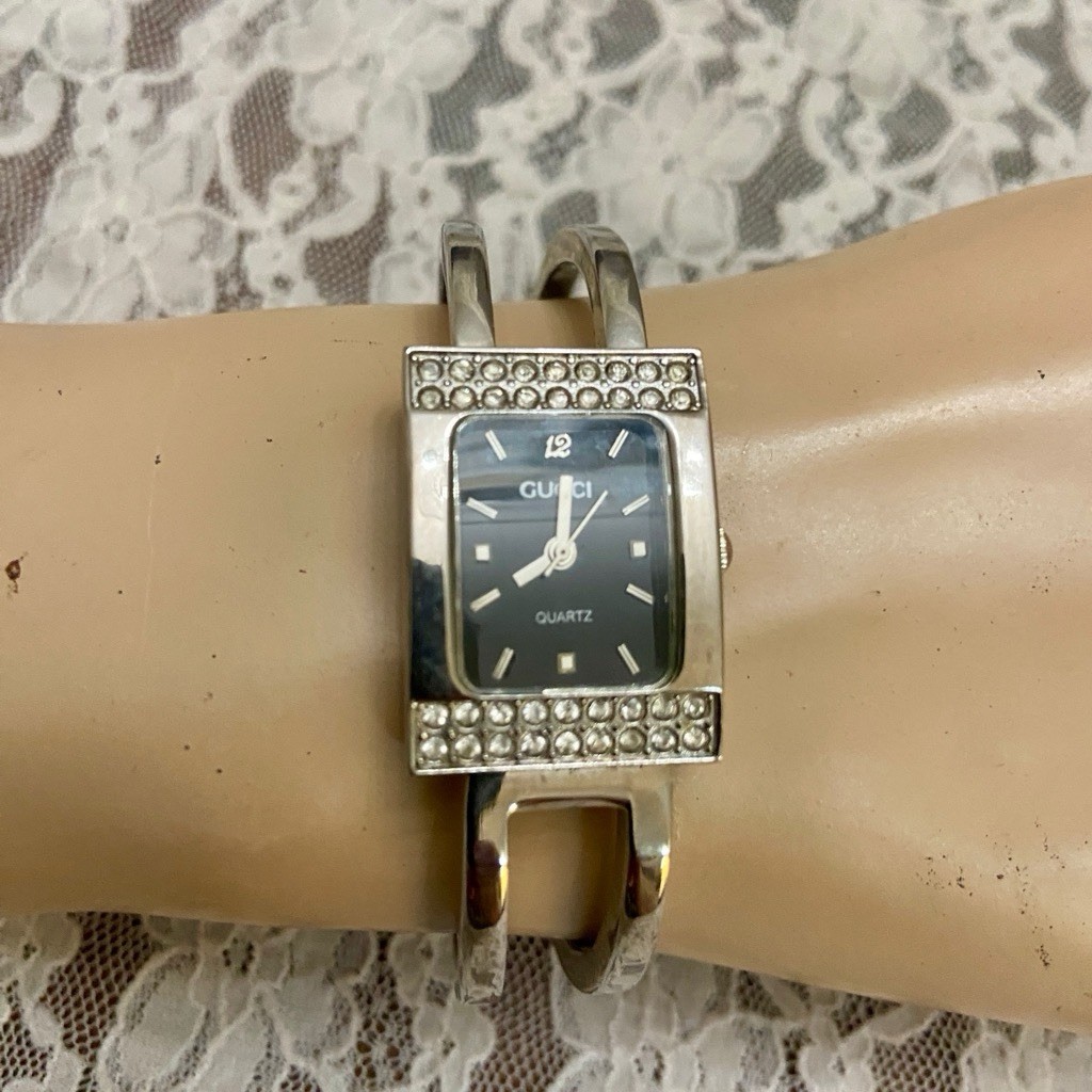 Gucci 90001 Quartz Silver Tone with Rhinestones Bangle Ladies Watch