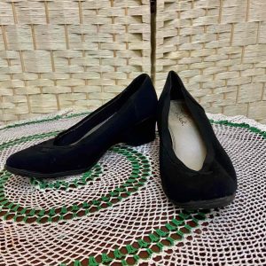 Life Stride Black Repellent Fabric with Heels- Size 8