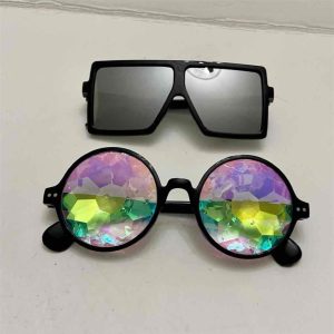 Lot of 2 Vintage Sunglasses- Iridescent and Black Squarish (D1023) It is in goo