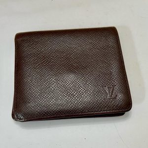 Authentic Louis Vuitton Brown Taiga Leather Mens Wallet 4in x 4in