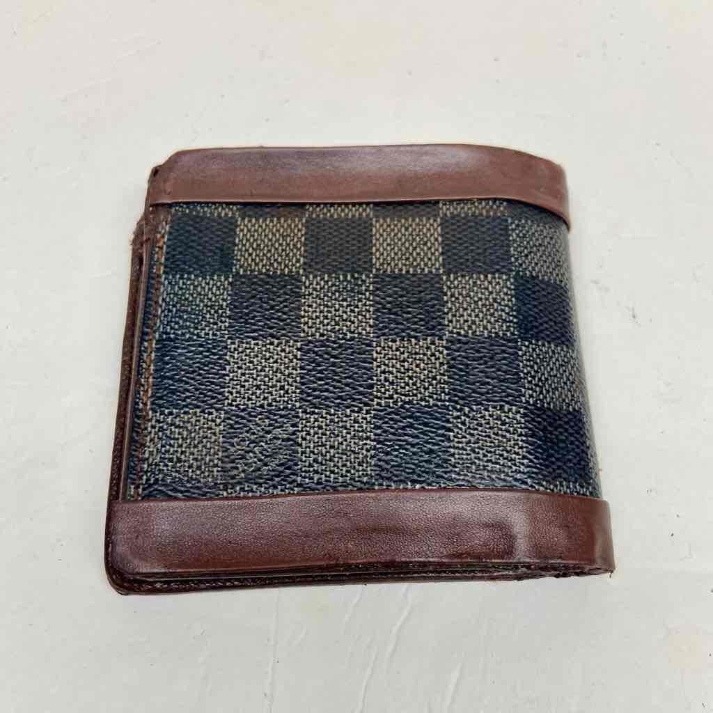 Vintage, Authentic Louis Vuitton Damier Ebene Mens Credit Wallet 4.5in x 4in