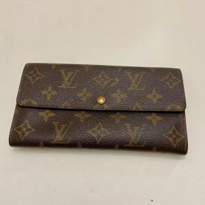 Authentic Louis Vuitton, Brown Mono, Bi-Fold Long Wallet 7.5in x 4in (MI0992)