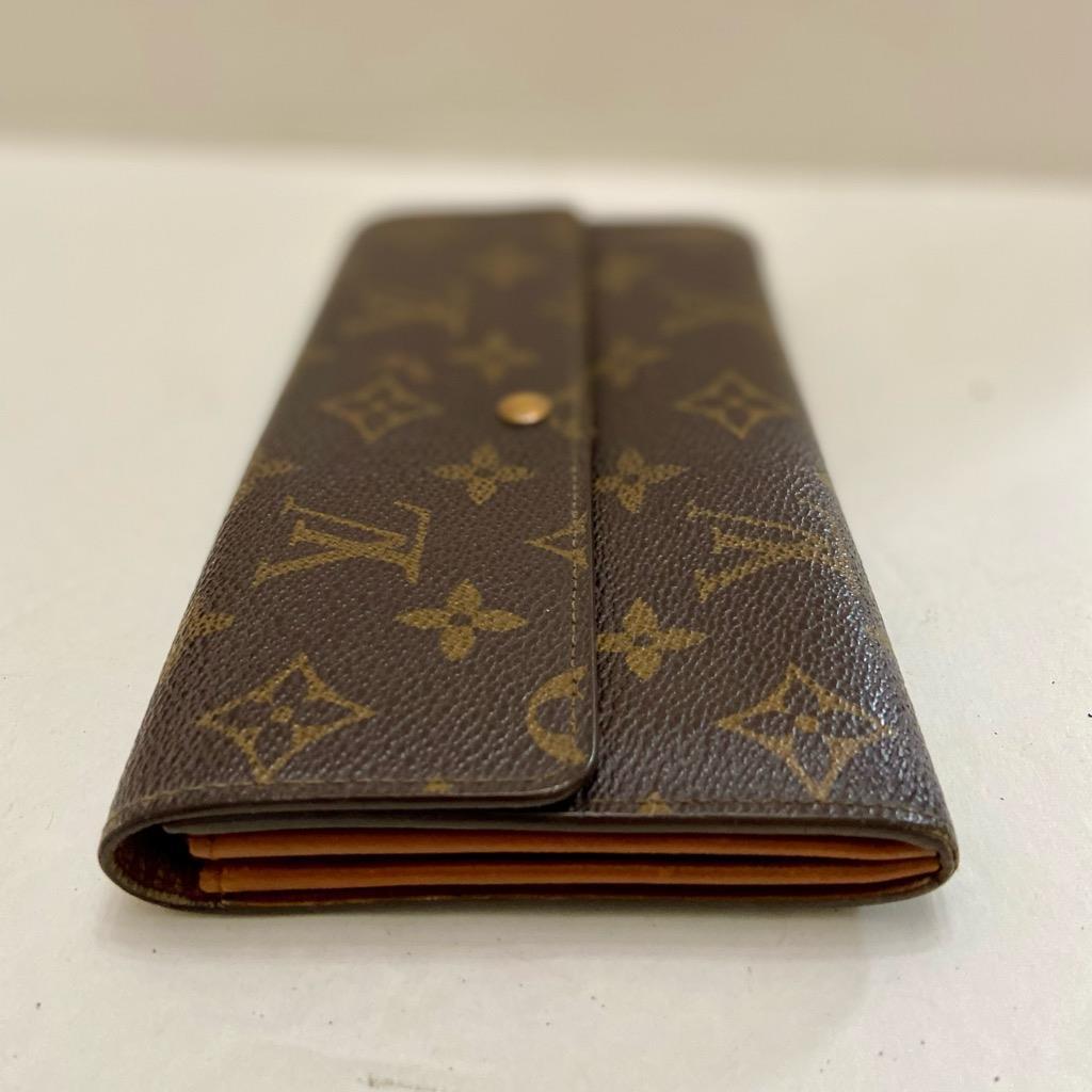 Authentic Louis Vuitton, Brown Mono, Bi-Fold Long Wallet 7.5in x 4in (MI0992)