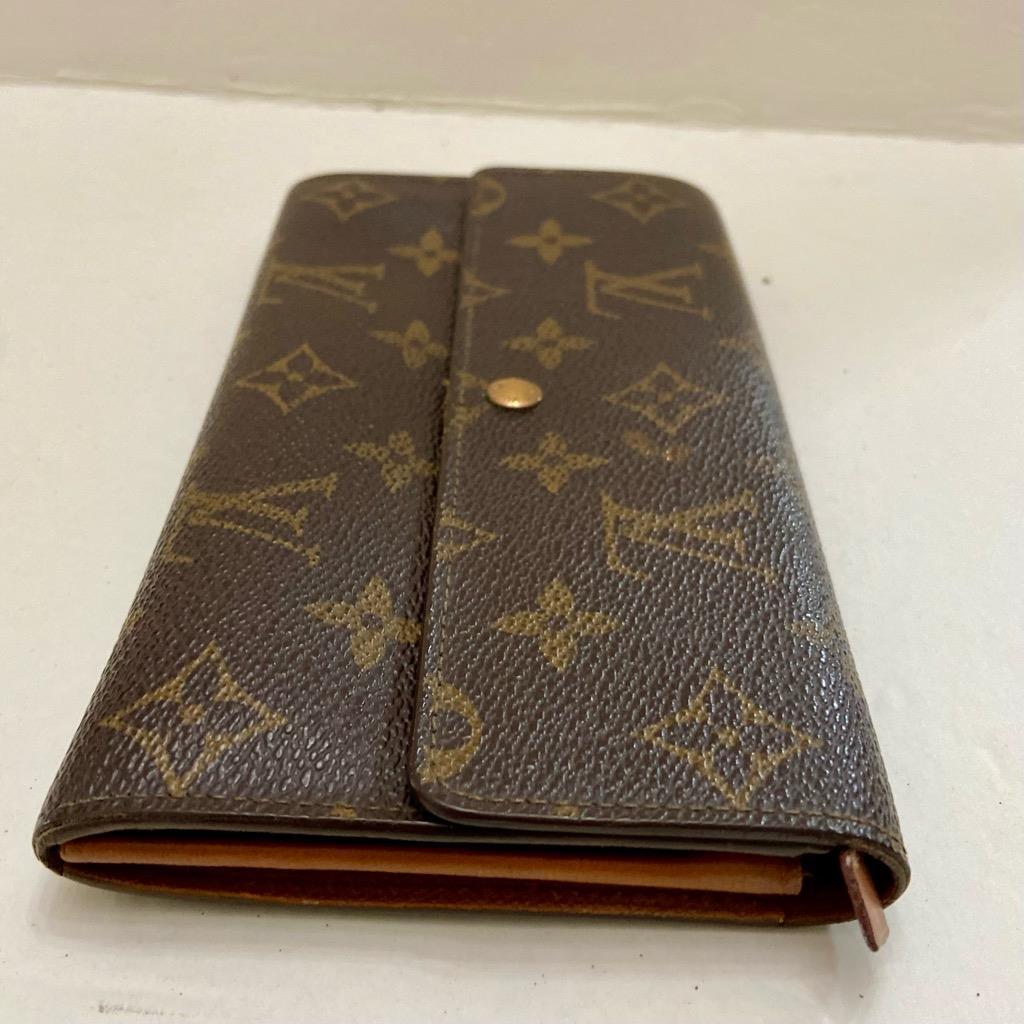 Authentic Louis Vuitton, Brown Mono, Bi-Fold Long Wallet 7.5in x 4in (MI0992)