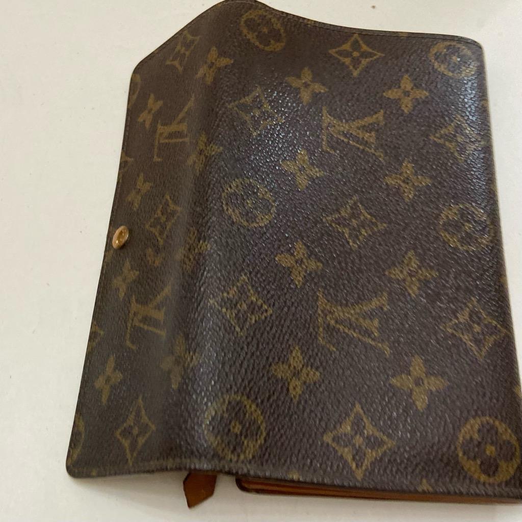 Authentic Louis Vuitton, Brown Mono, Bi-Fold Long Wallet 7.5in x 4in (MI0992)