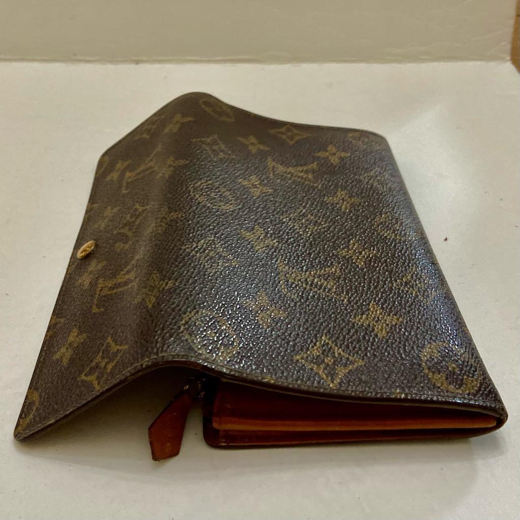 Authentic Louis Vuitton, Brown Mono, Bi-Fold Long Wallet 7.5in x 4in (MI0992)