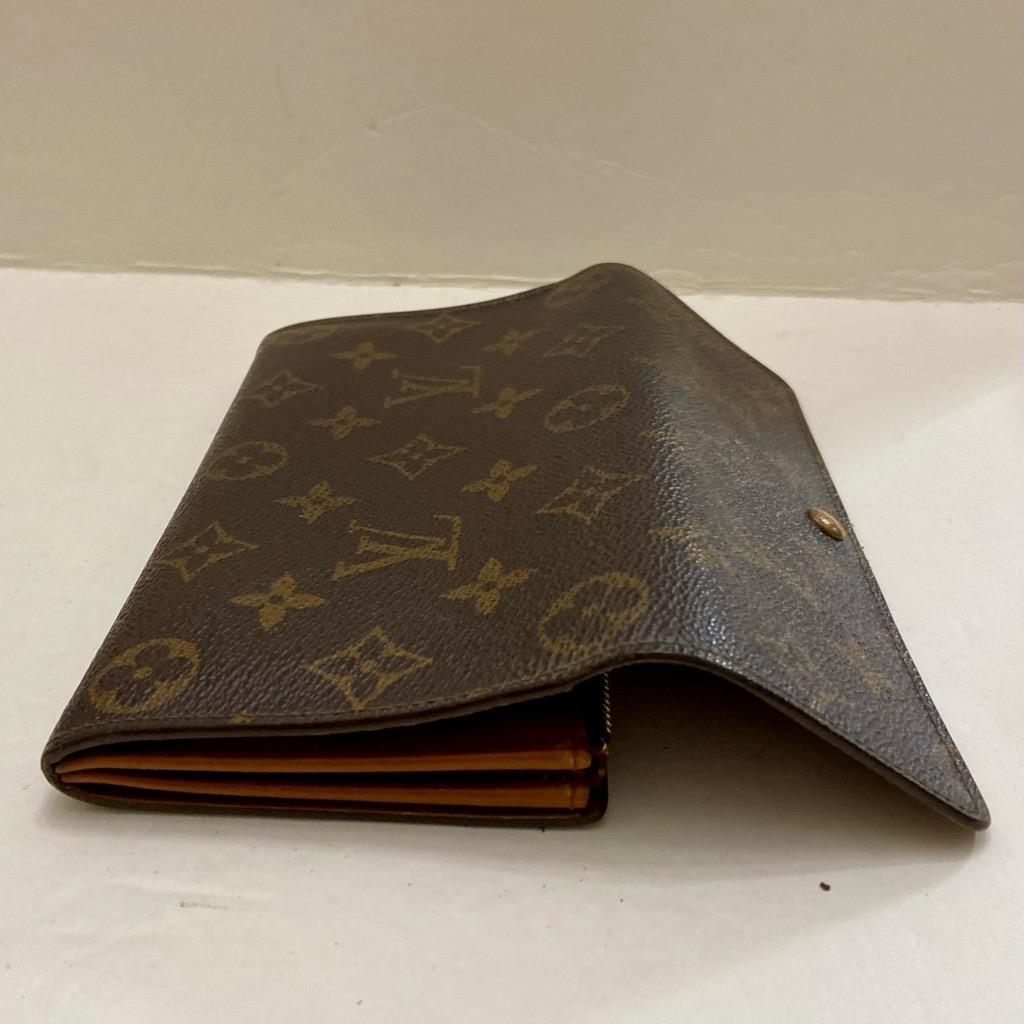 Authentic Louis Vuitton, Brown Mono, Bi-Fold Long Wallet 7.5in x 4in (MI0992)