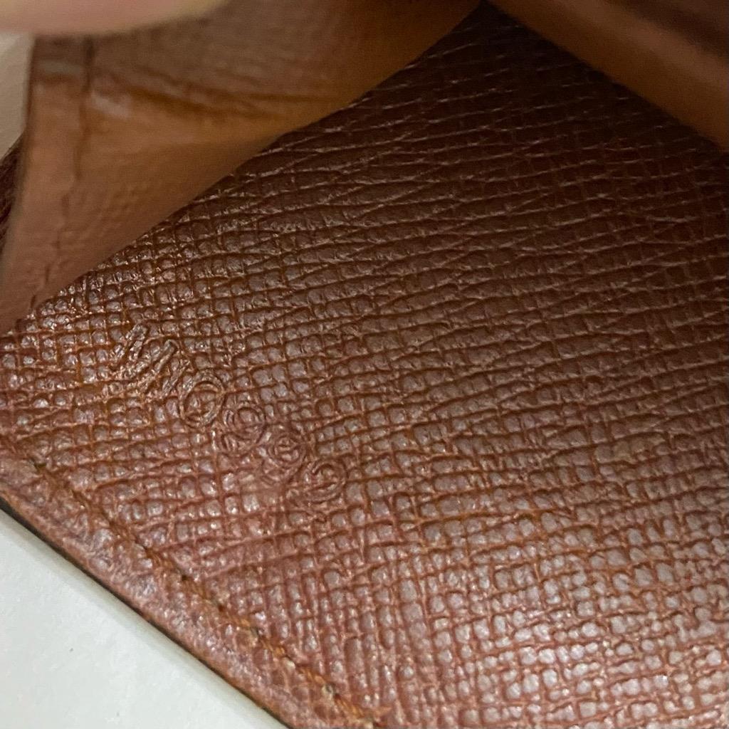 Authentic Louis Vuitton, Brown Mono, Bi-Fold Long Wallet 7.5in x 4in (MI0992)
