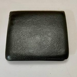 Authentic Louis Vuitton Black Taiga Leather Mens Multiple Wallet 4.5in x 4in