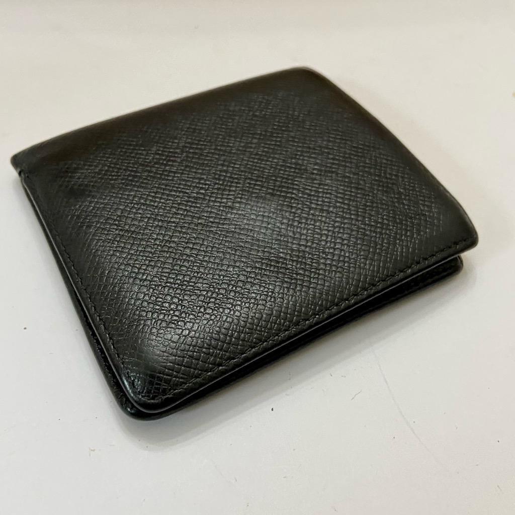 Authentic Louis Vuitton Black Taiga Leather Mens Multiple Wallet 4.5in x 4in