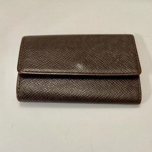 Authentic, Louis Vuitton, Brown Taiga Leather 6-Hooks Key Case 4.5in x 3in