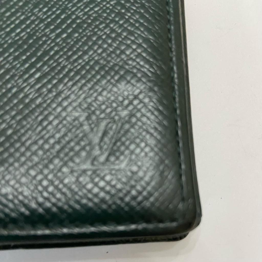 Authentic Louis Vuitton, Green Taiga Leather Coin Purse 3In x 3In