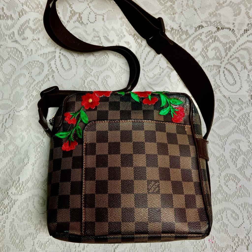 Vintage, Rare Louis Vuitton Damier Messenger Crossbody Bag 8in x 8in x 3in