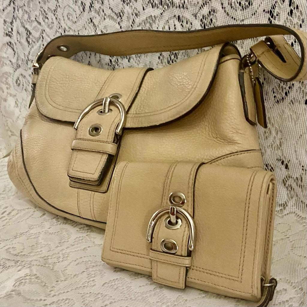 Coach -10910 Soho Beige Pebble Leather Shoulder Bag with Matching Wallet (2008)