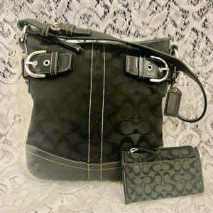 Coach -3577 Soho Black Jacquard Signature Shoulder Bag w/ Coin Zip Wallet (2005)