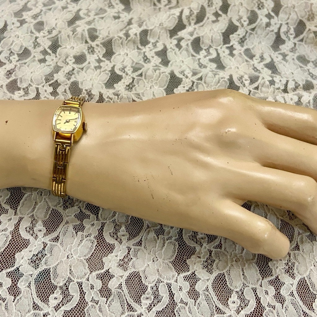 Tissot Saphir, Swiss Made Yellow Gold-Mechanical Ladies Watch
