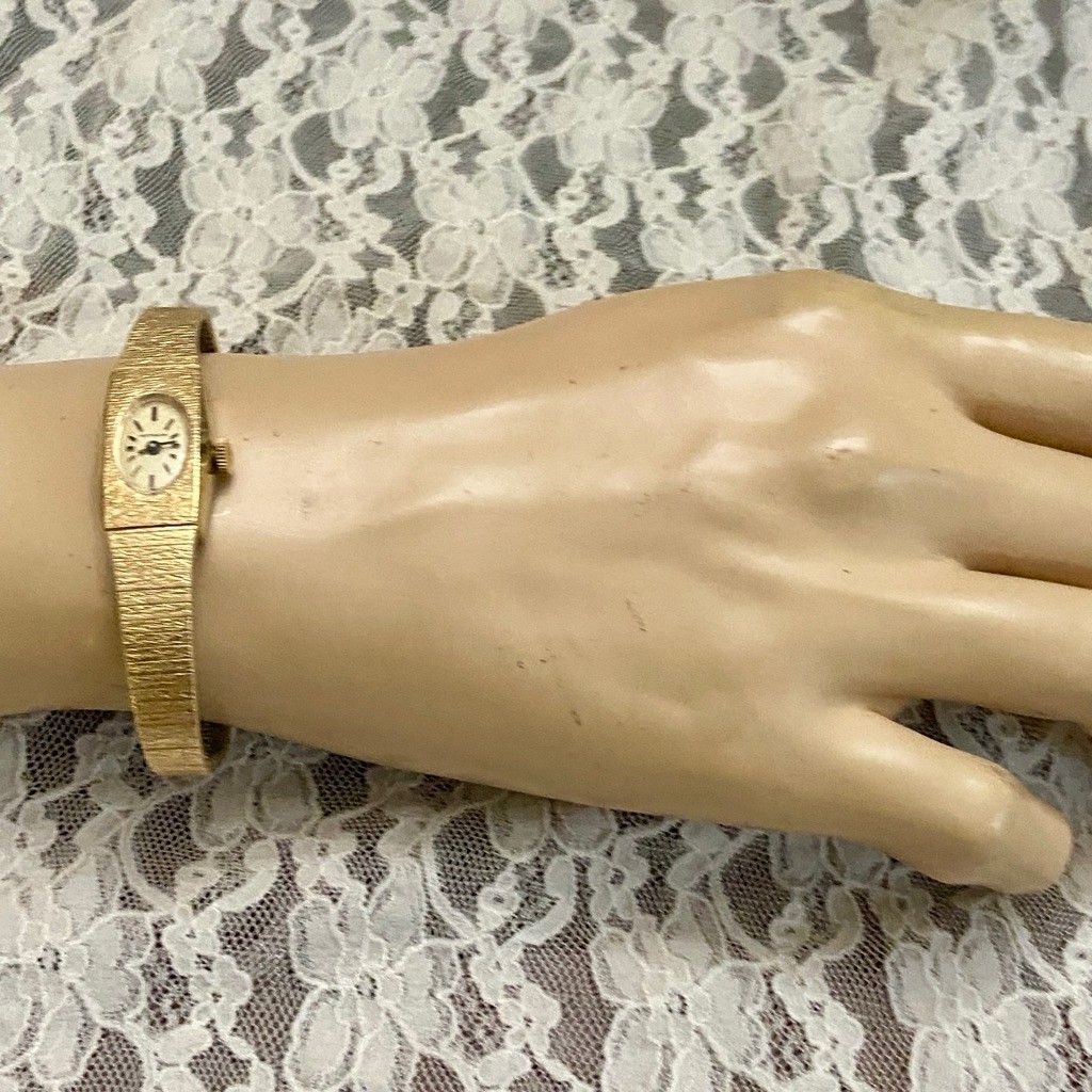 Longines Wittnauer, Swiss Made Yellow Gold-Mechanical Ladies Watch with Orig Box