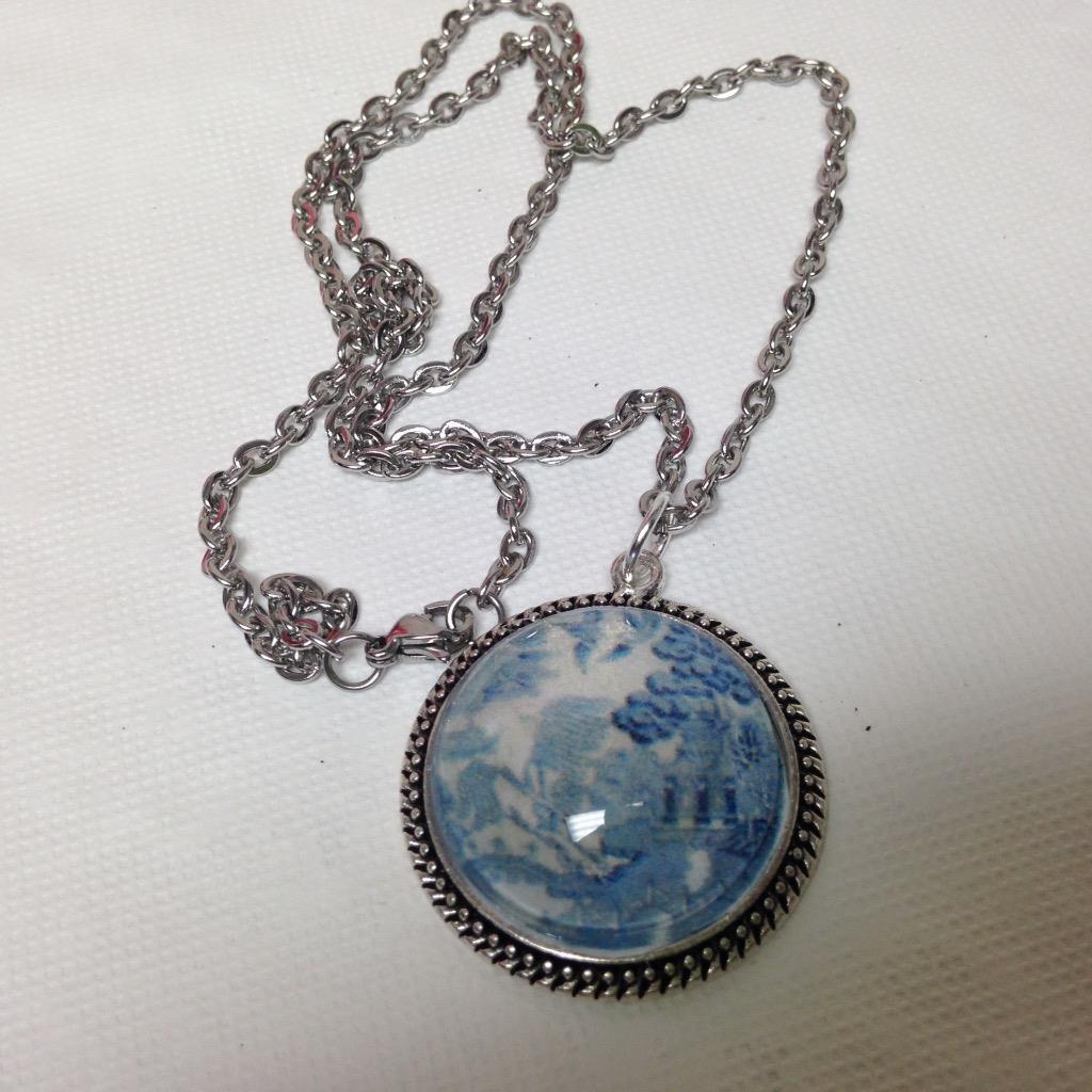 2 in 1 Combo,1.25in Round Blue Willow Necklace and 3.5in L Silver Tone Key Chain