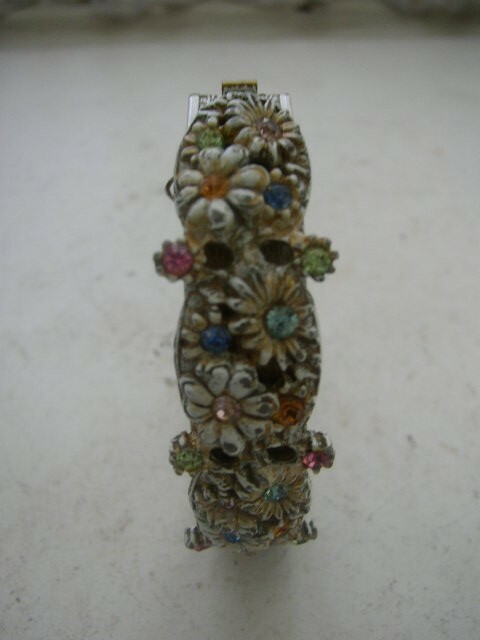 Vintage, White Enamelware Floral Bangle – Bracelet