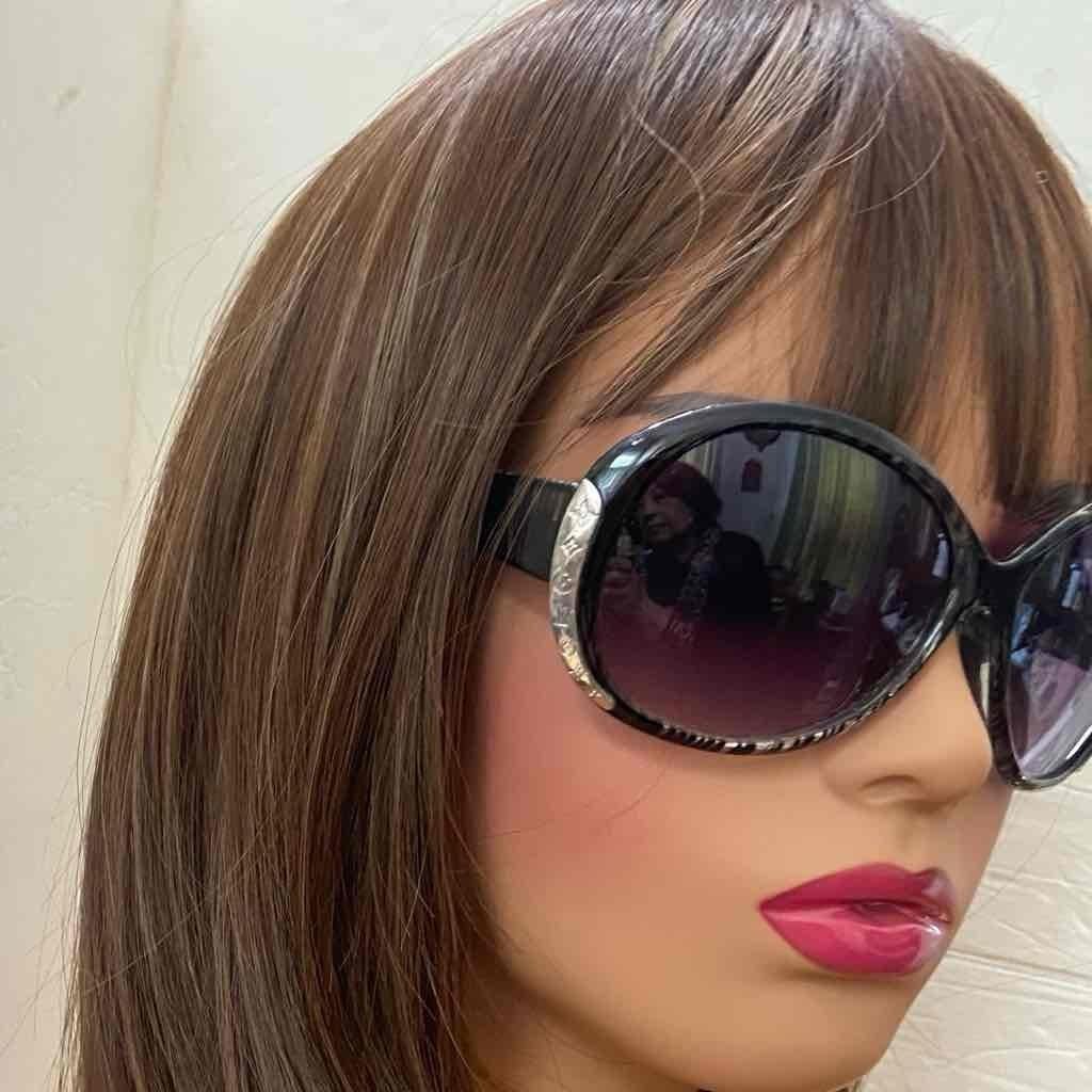 Vintage, Louis Vuitton Stripe, Grayish-Purple Sunglasses This is a pre-owned gr