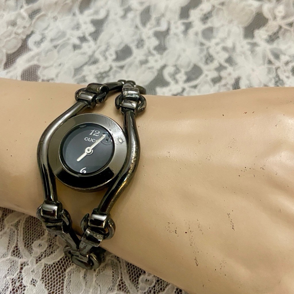 Gucci W118 Water Resistant Silver-Black Quartz Ladies Watch