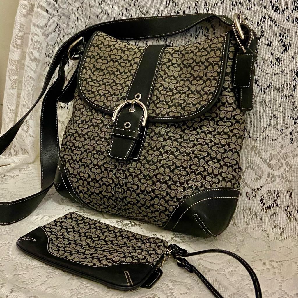 Coach -Soho Vintage Black-White Jacquard Signature Crossbody Bag with Wristlet