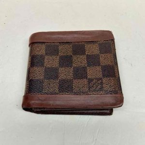 Vintage, Authentic Louis Vuitton Damier Ebene Mens Credit Wallet 4.5in x 4in