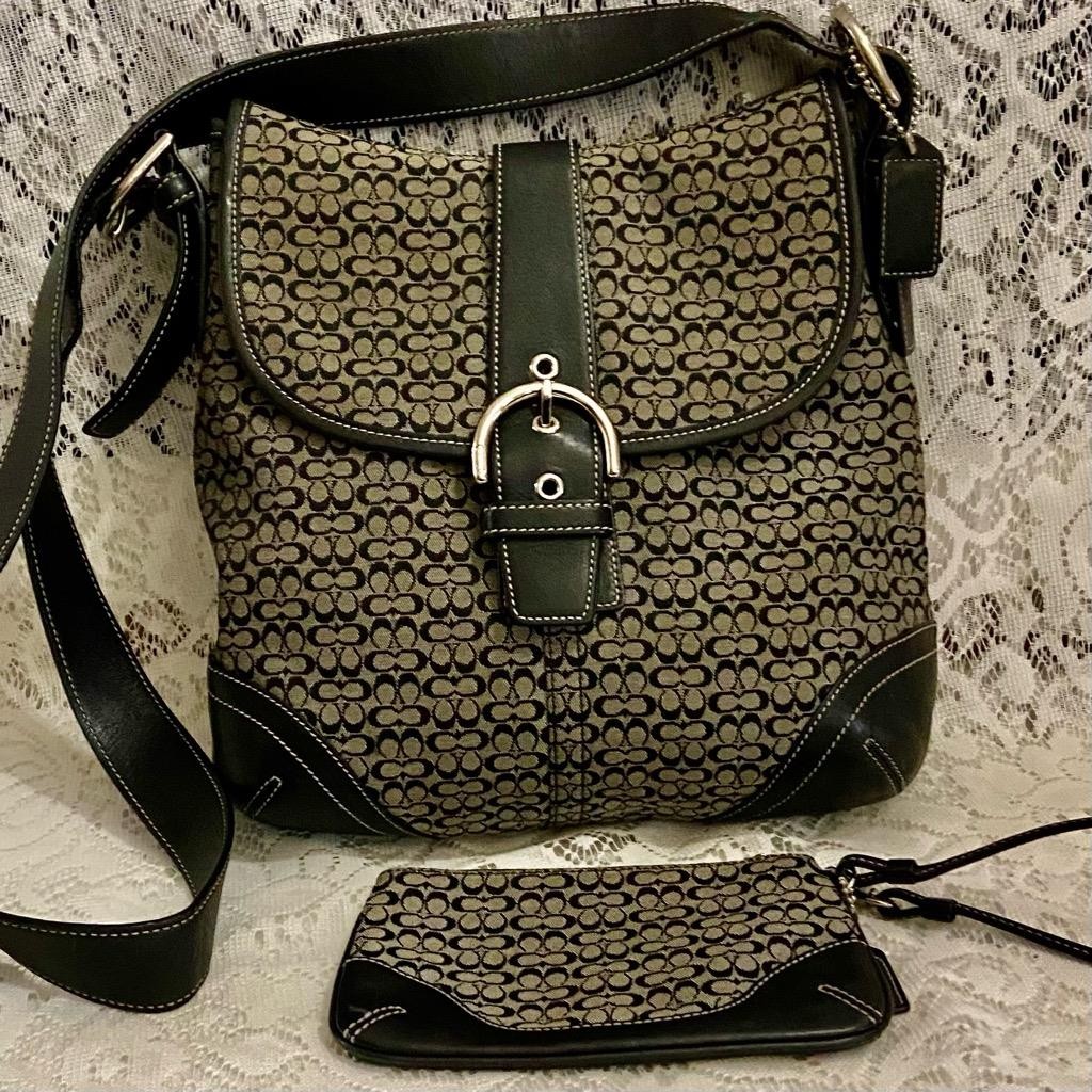 Coach -Soho Vintage Black-White Jacquard Signature Crossbody Bag with Wristlet