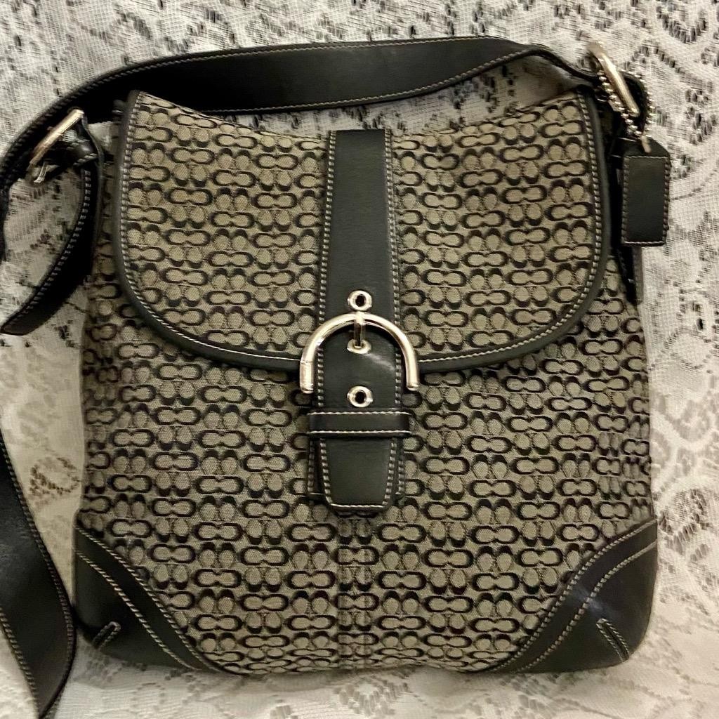Coach -Soho Vintage Black-White Jacquard Signature Crossbody Bag with Wristlet
