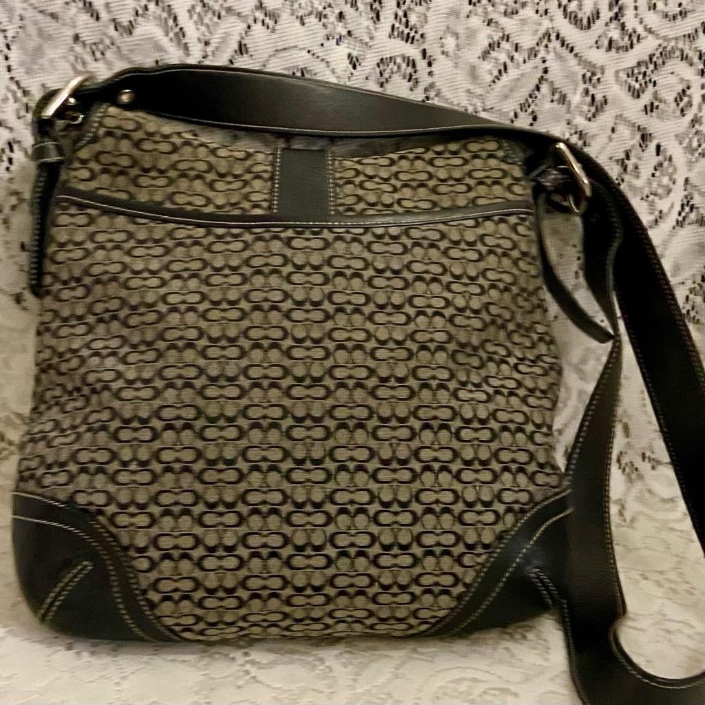Coach -Soho Vintage Black-White Jacquard Signature Crossbody Bag with Wristlet