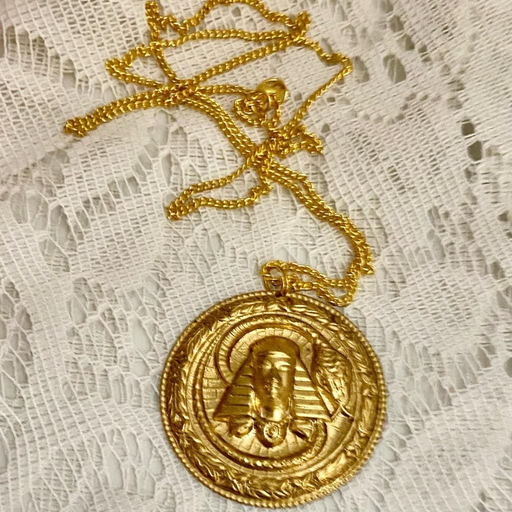 Vintage Egyptian Pharaoh Gold Filled Cameo with 18in Gold Tone Chain Necklace