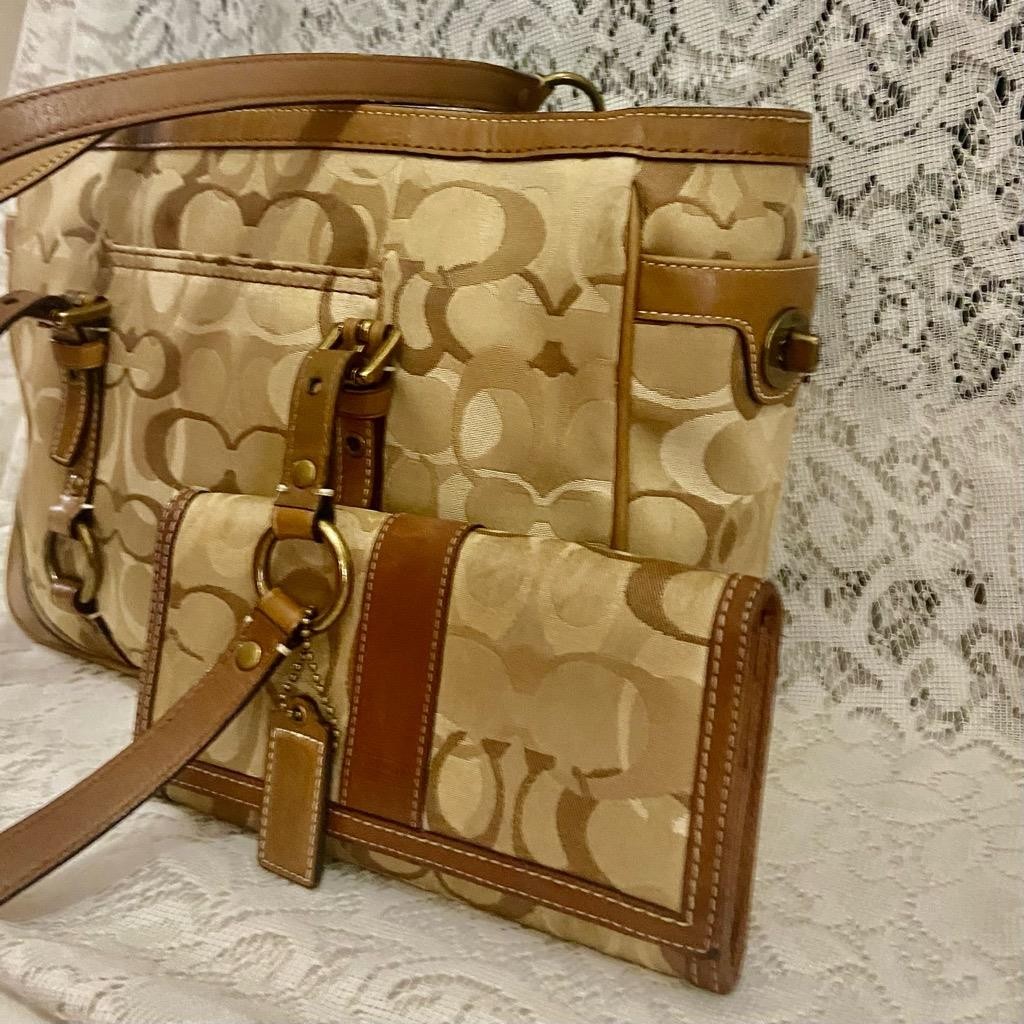 Coach- 13308 Brown-Tan Turn-lock Signature Tote with Matching Wallet (2008)